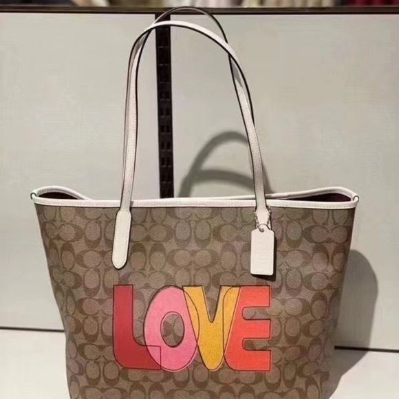 COACH City Tote In Signature Canvas With Love Print c2810 - Picture 2 of 11